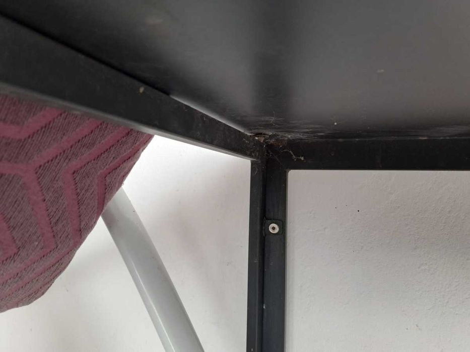 Mesa de vidro preta e 4 cadeiras