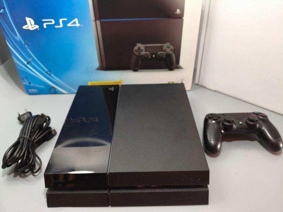 Playstation 4 em Caixa