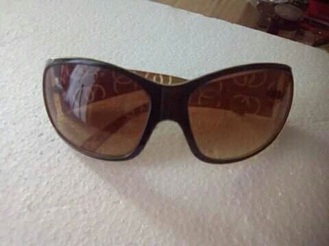 Óculos de sol castanhos
