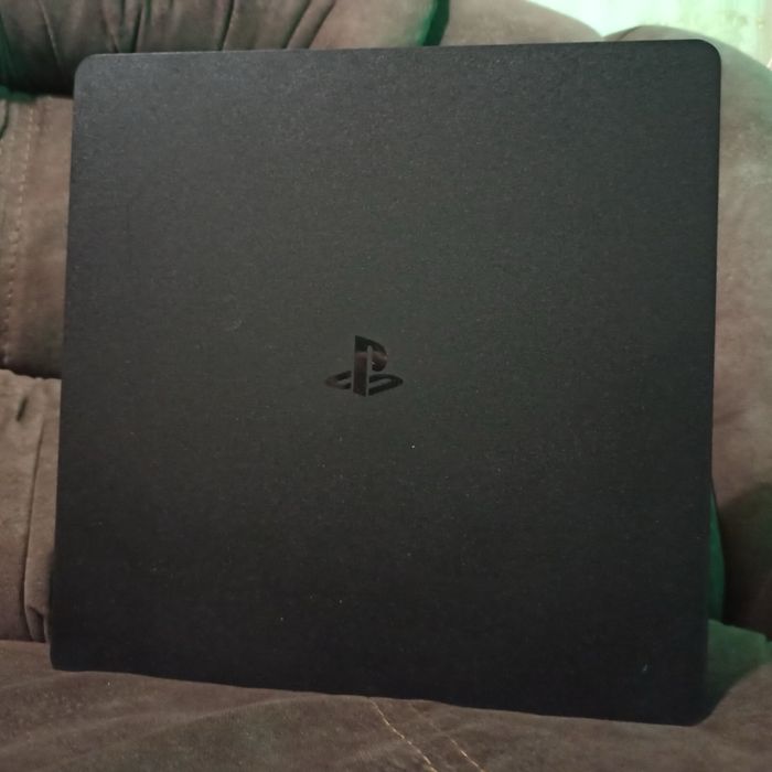 Продається PS4 Slim 1000 GB