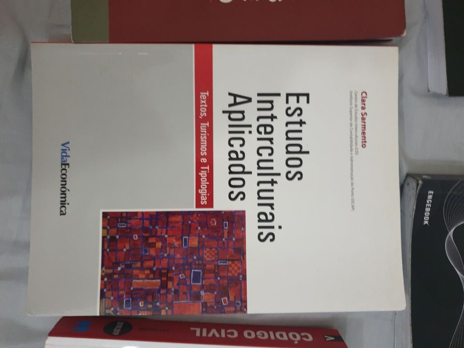 Livros do curso de comércio internacional e de engenharia 1 anol