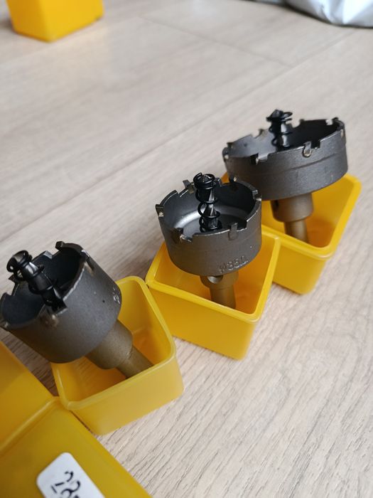 Продам комплект коронок по металлу 12 шт.