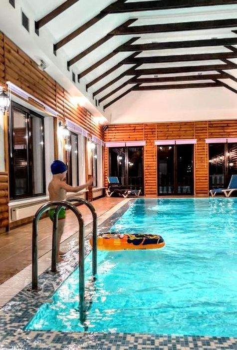 62 Будинок з великий теплим басейном