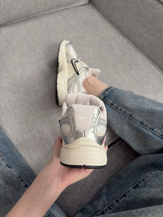 Nike V5 RNR White Beige Silver Black