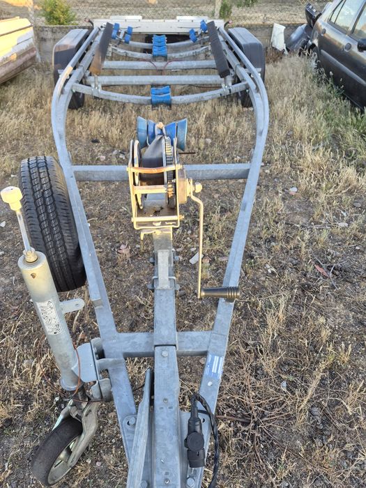 Atrelado 2500kg Barcos ate 8 metros