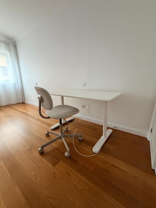 Mesa de escritório + cadeira