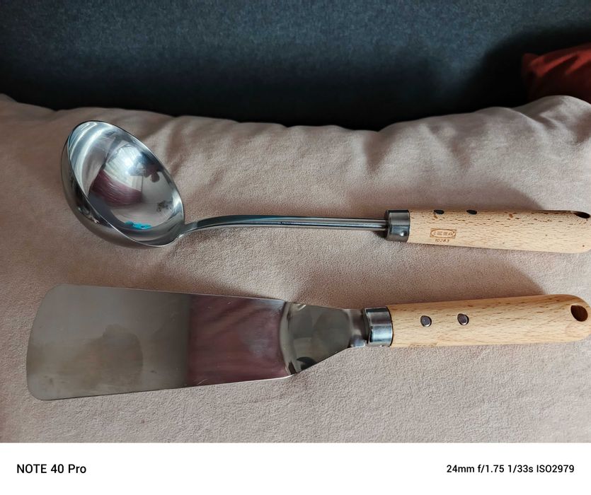 Chochla z łopatką ze stali nierdzewnej.