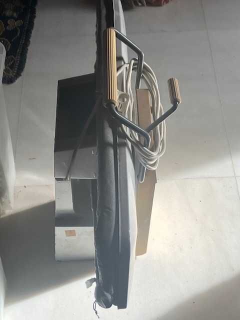 Candelabro em bronze e outros artigos