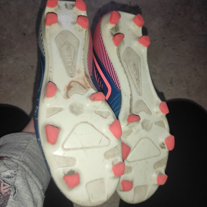 Sprzedam buty do grania w piłkę Kipsta