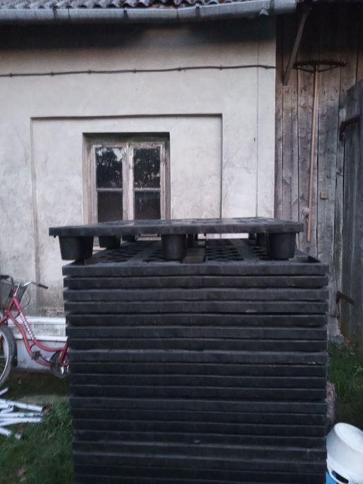 Sprzedam palety plastikowe
