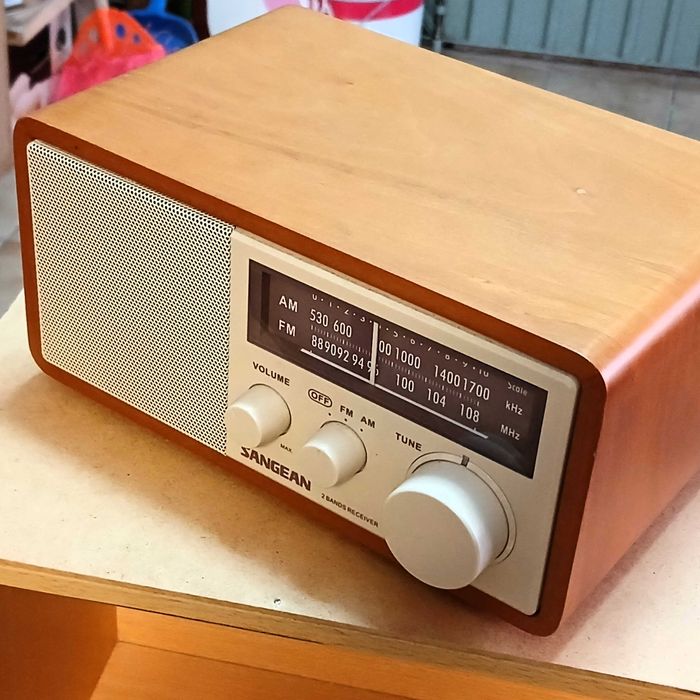 Rádio de mesa Sangean WR-11