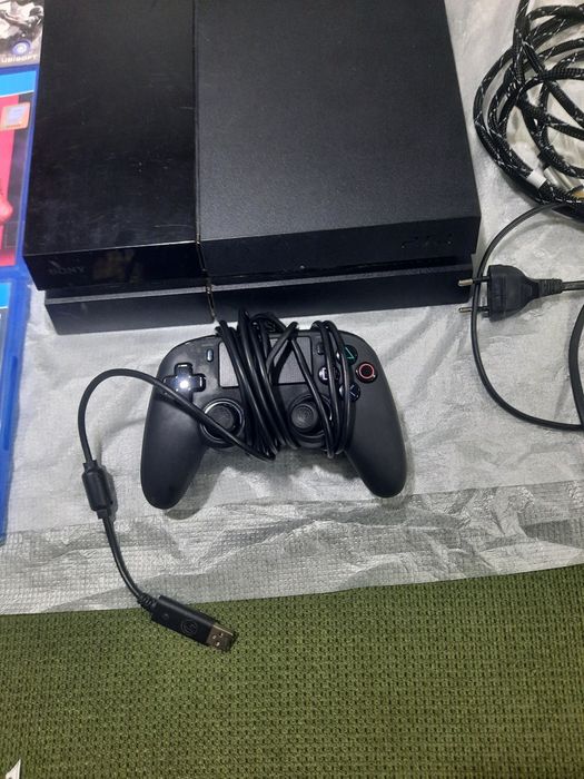 Ps4 500 gb versão 13.04 ÷ 1 comando e 3 jogos