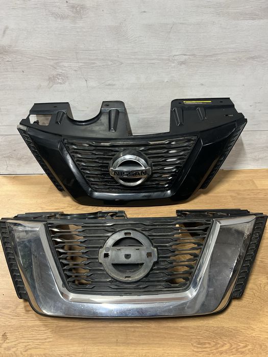 Решітка бампеиа  Nissan Rogue t32 14-20