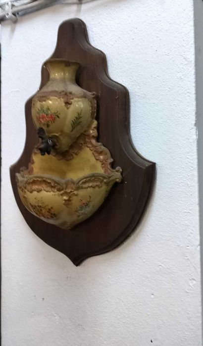 Artigo de decoração - Fonte em Louça
