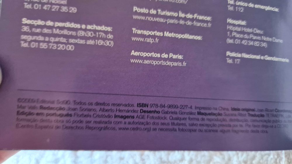 Livro "Guia Pop-Up Paris"