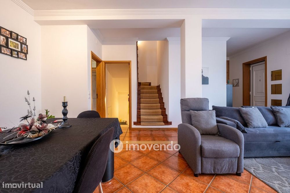Moradia T3 mobilada e equipada, com garagem e jardim, na Mealhada