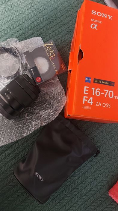 Об'єктив Sony E 16-70 mm f/4 ZA Vario-Tessar Z*OSS