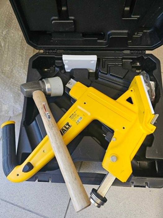 Ręczna gwoździarka do podłóg DeWalt
