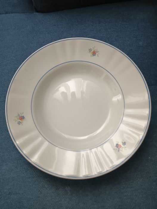 Conjunto de cerâmica / loiça: 7 pratos antigos - Vintage*