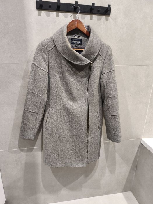 Płaszcz damski z odpinanym kołnirzem