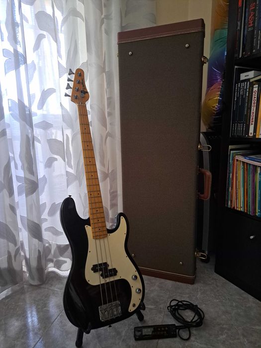 Baixo Washburn como novo