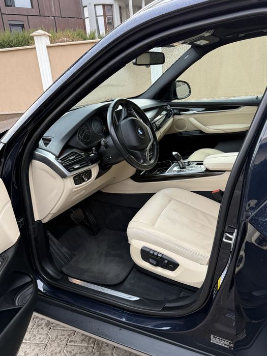 Автомобіль BMW X5 F15
