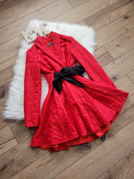 Czerwony rozkloszowany płaszcz Lola 36 polski producent