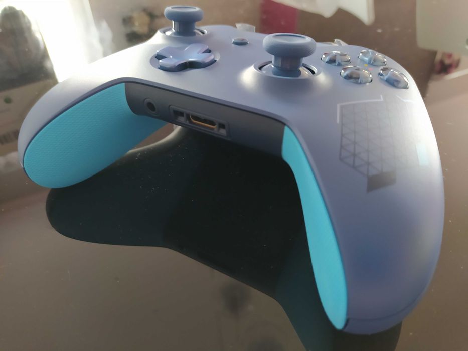 Pad kontroler od konsoli Xbox One Series S X lub PC Sport Blue