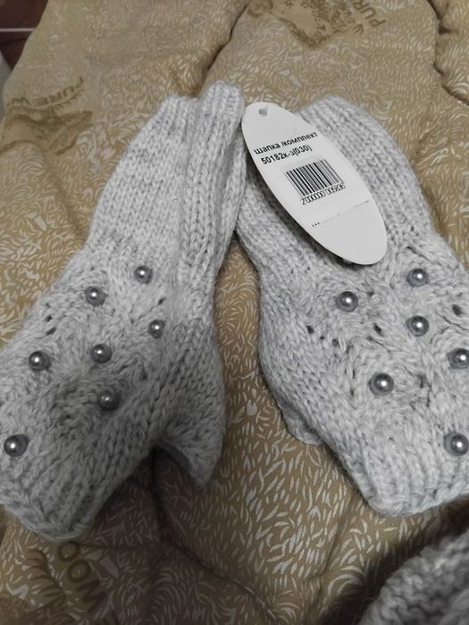 Женская вязаная шапочка