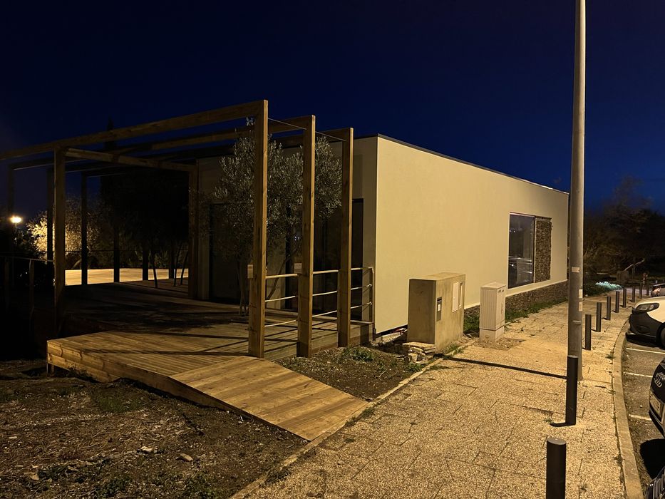 Restaurante com Esplanada em Algés