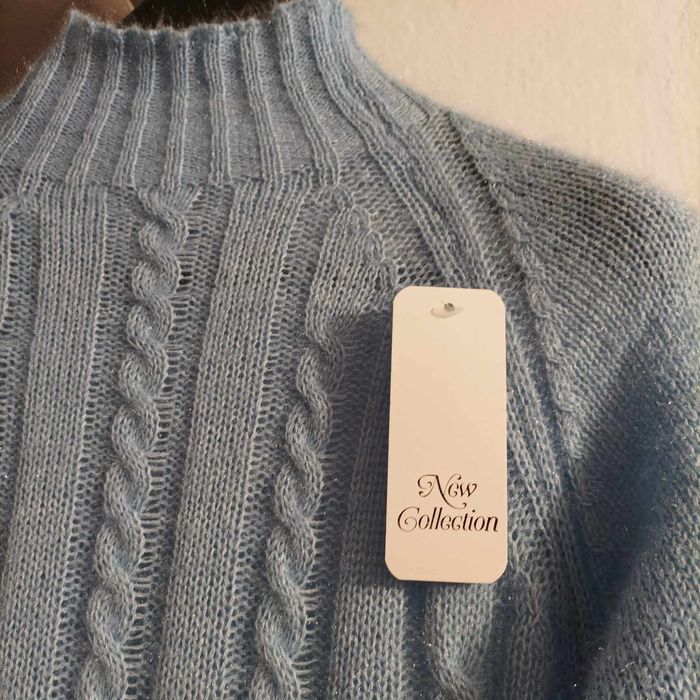 Sweter damski długi błękitny.