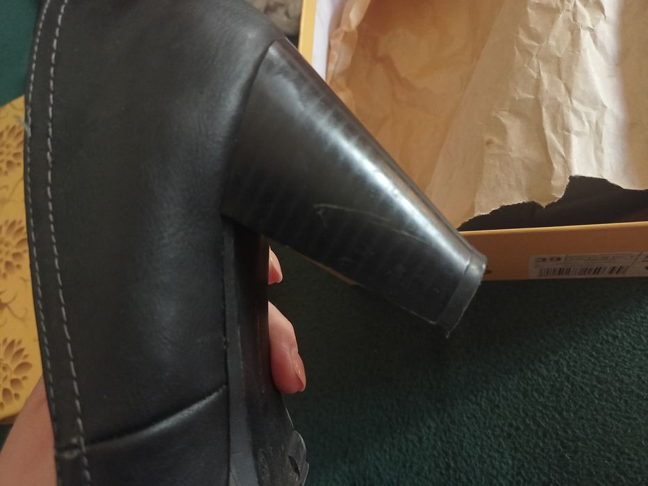 Buty na obcasie roz 39 Clara Barson CCC czarne półbuty