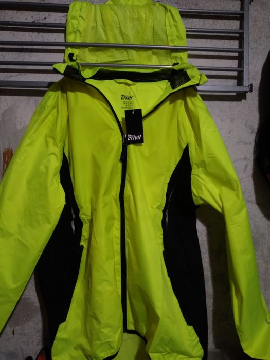 Sprzedam kurtkę damska przeciwdeszczowa