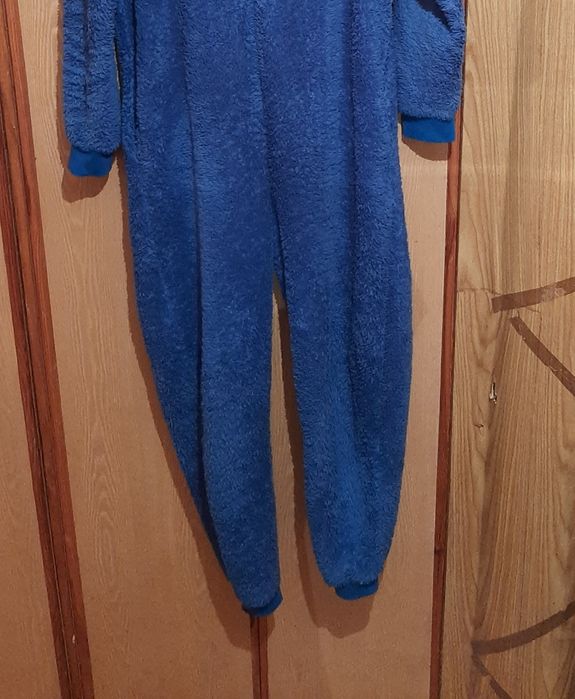 Меховый тёплый комбинезон с капюшоном и с карманами размер 48