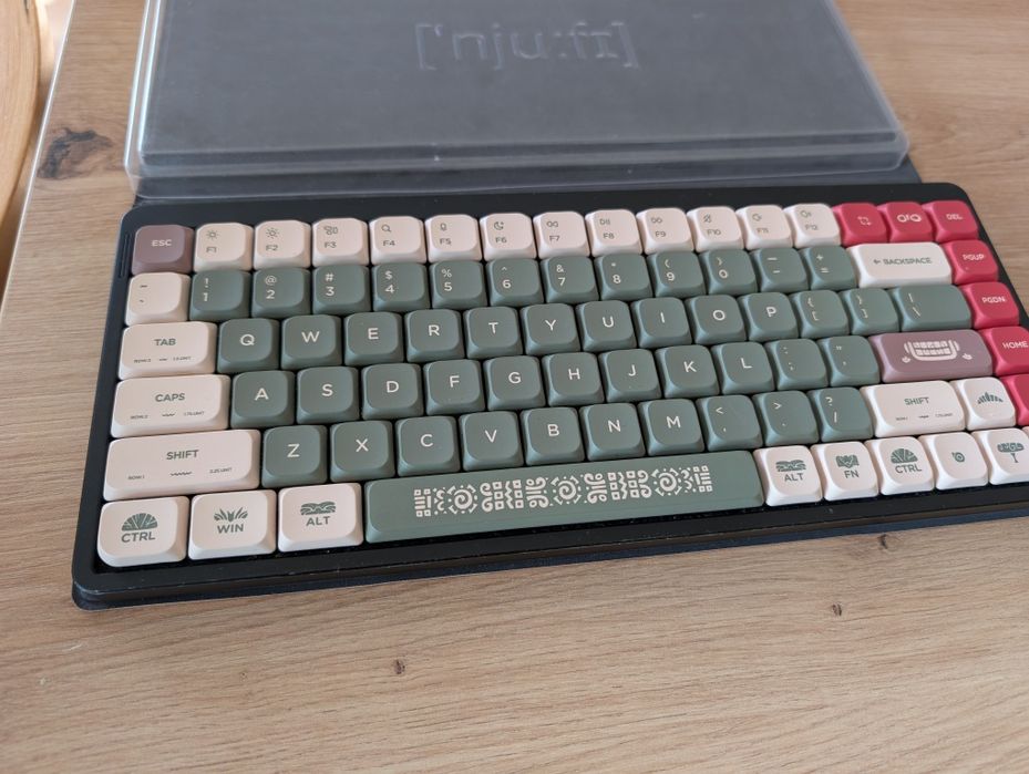 Nuphy air v2 com estojo e keycaps extra