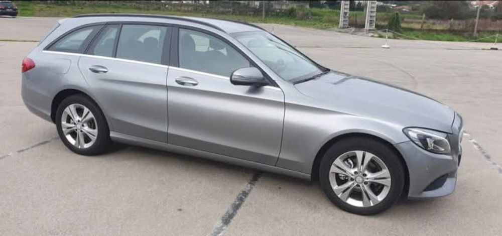Mercedes C200 com Caixa automática,  Faróis full leds e mala elétrica