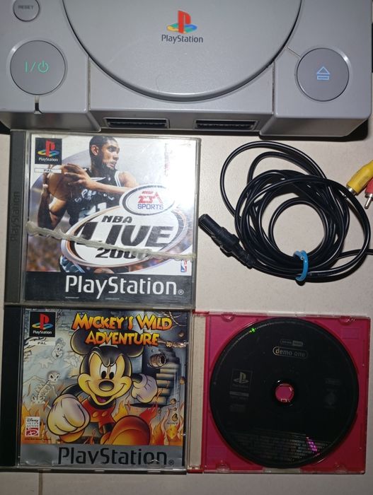 Ps1 SCPH 7002 com 3 jogos