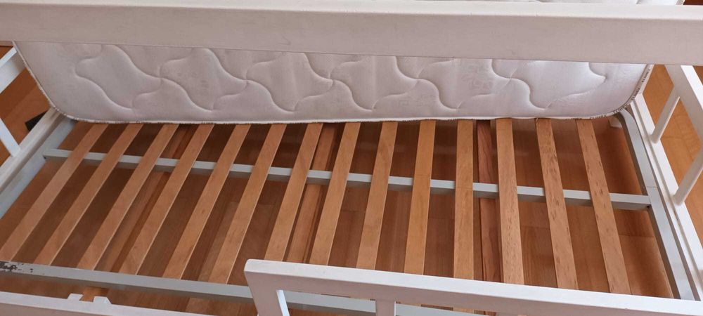 Cama de Criança em forma de Casinha com Estrado e Colchão