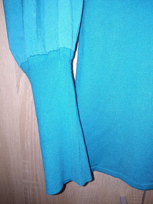 Свитер женский нарядный