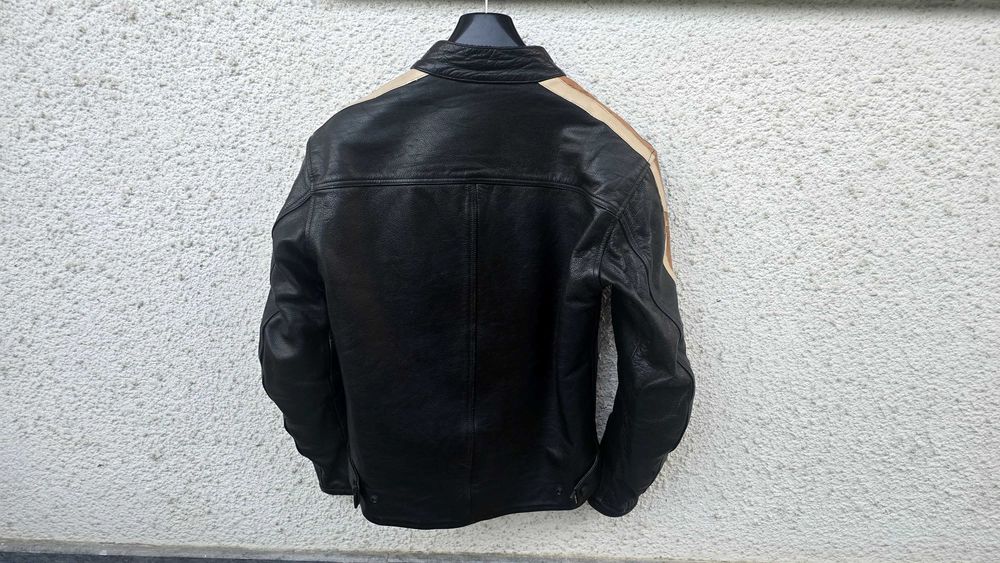 Casaco Biker - pele genuína, forro e proteções plásticas (costas, ombros e cotovelos) amovíveis