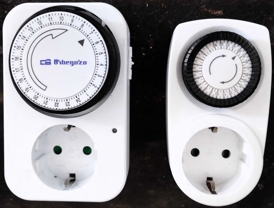 Conjunto 2 Tomadas Eléctricas Com Relógio