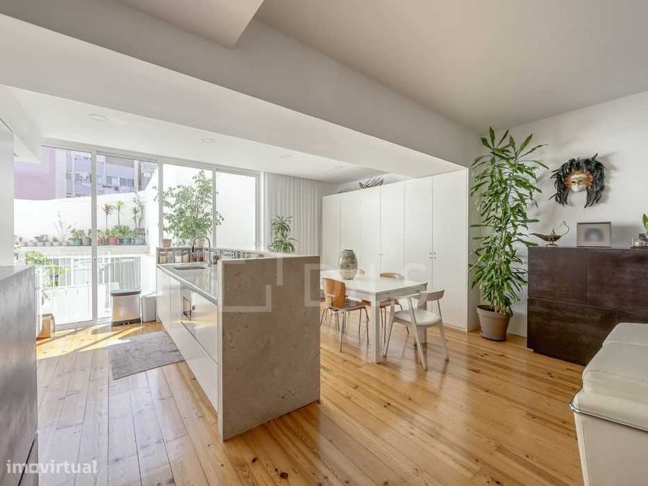3+1 Bedroom Apartment with Garden in Campo Pequeno, Lisbon