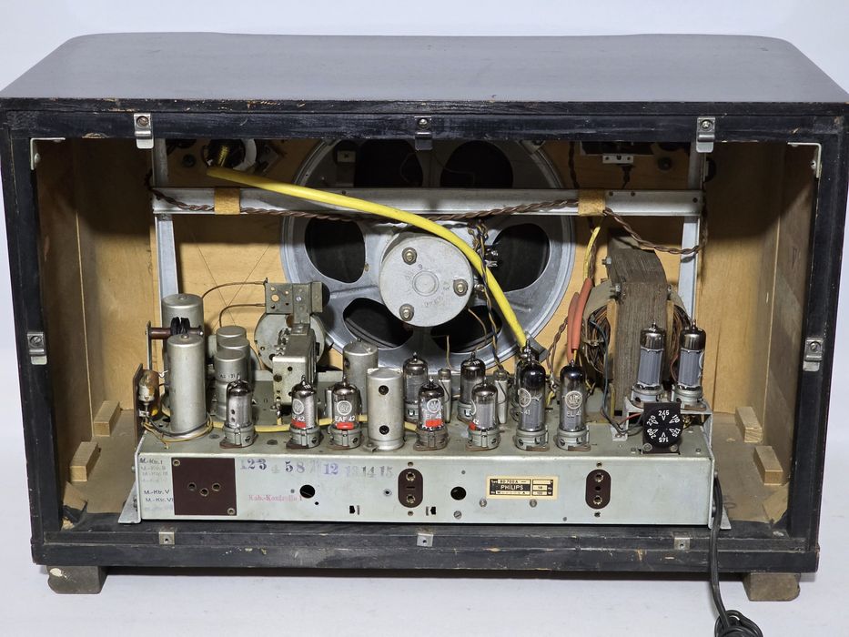 Rádio antigo reparado Philips