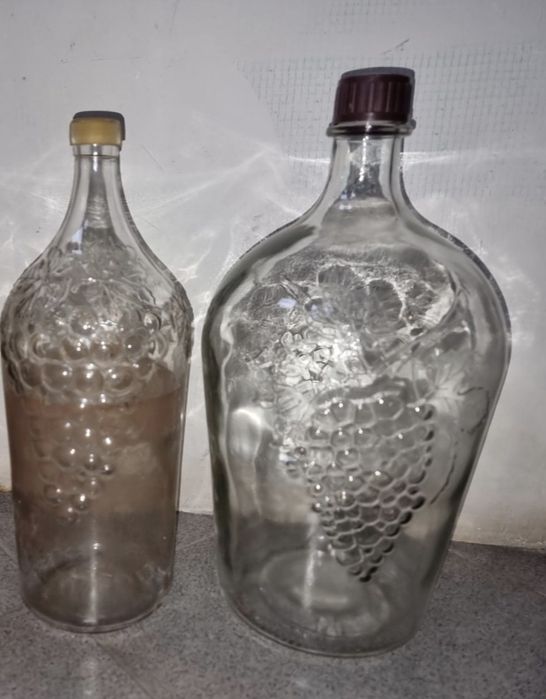 Пляшки на вино шклянні. Різної ємності.