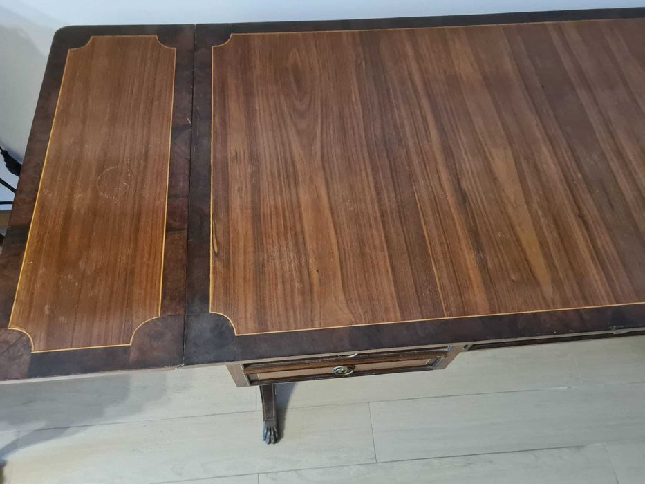 Secretária Antiga em Madeira Maciça – Funcional e em Excelente Estado