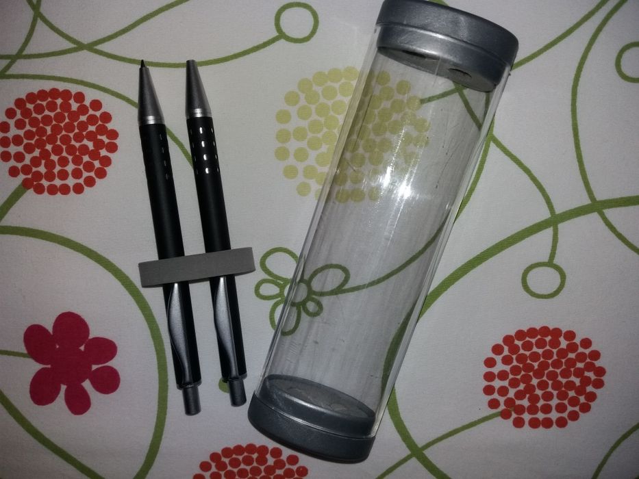 Canetas antigas com caixa