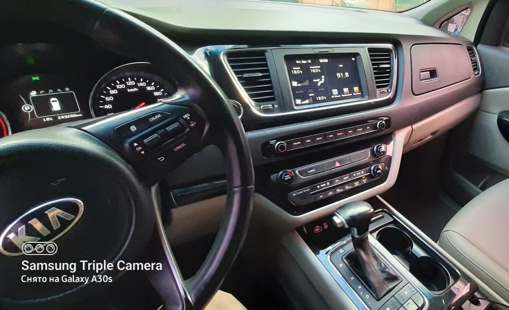 Продам KIA Carnival