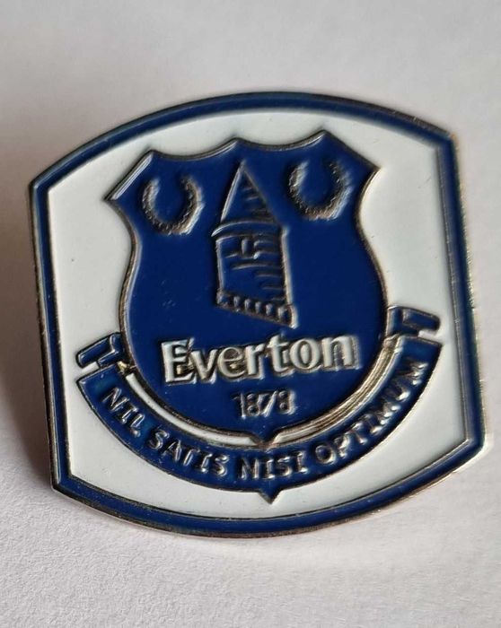 Англійські значки для колекціонерів.