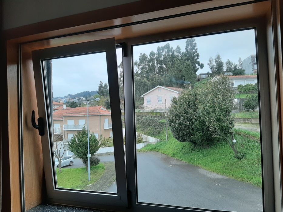 Semi-new aluminum windows64750641166466122