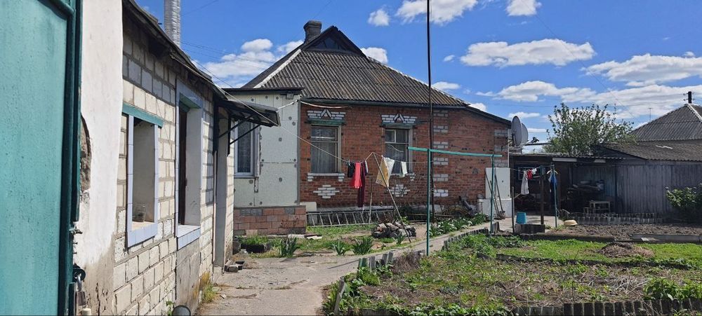 Продам будинок  м. Зміїв